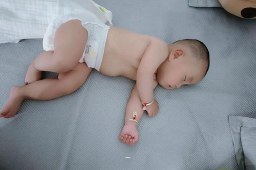 五指山宝宝夏天要穿袜子吗 五指山宝宝夏天要穿袜子吗